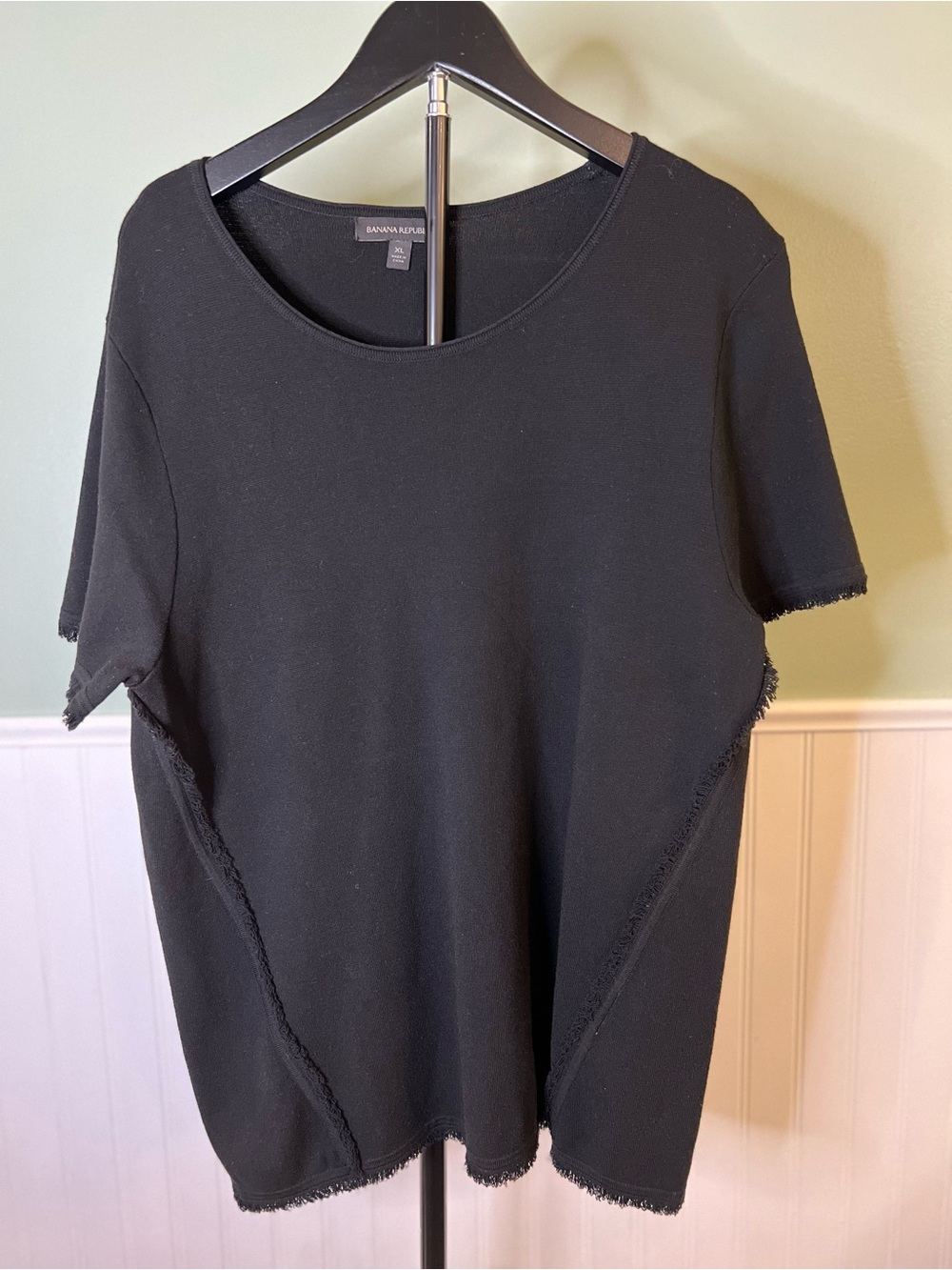 Banana Republic Black Frayed-Trim Short Sleeve Tunic. Size XL